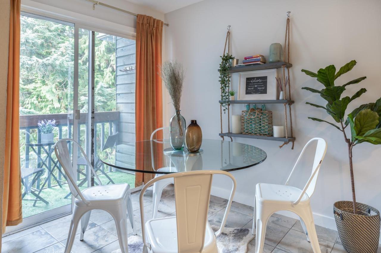 Gorgeous Whistler Creekside Studio Appartamento Esterno foto