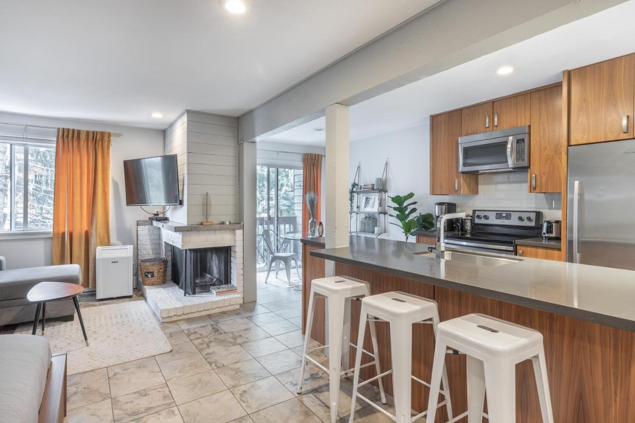 Gorgeous Whistler Creekside Studio Appartamento Esterno foto
