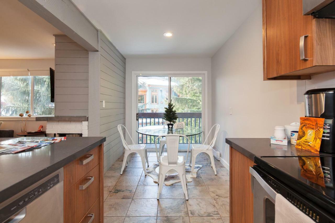 Gorgeous Whistler Creekside Studio Appartamento Esterno foto